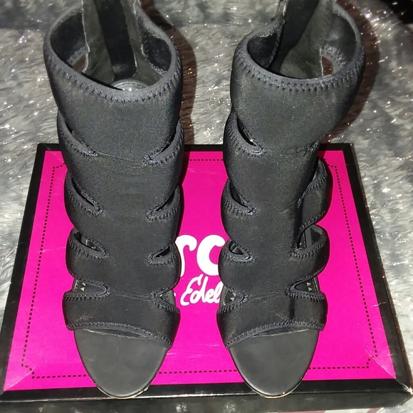 Sandals - Picture 4 of 7